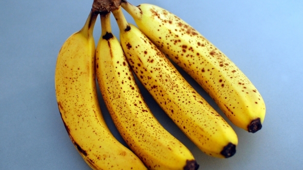 Bananele cu coaja pătată combat cancerul. Mit sau realitate?