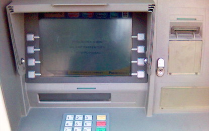 UTILE – Proiect ANPC: Băncile vor afişa pe ecranele bancomatelor comisioanele pentru fiecare operaţiune