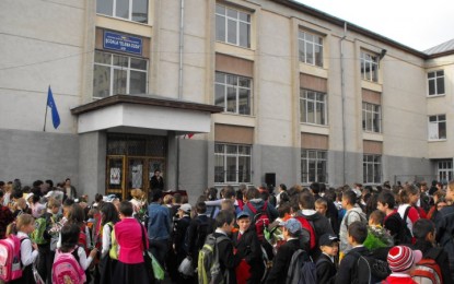 3 milioane de elevi incep astazi scoala. Ce schimbari aduce noul regulament dat de Ministerul Educatiei