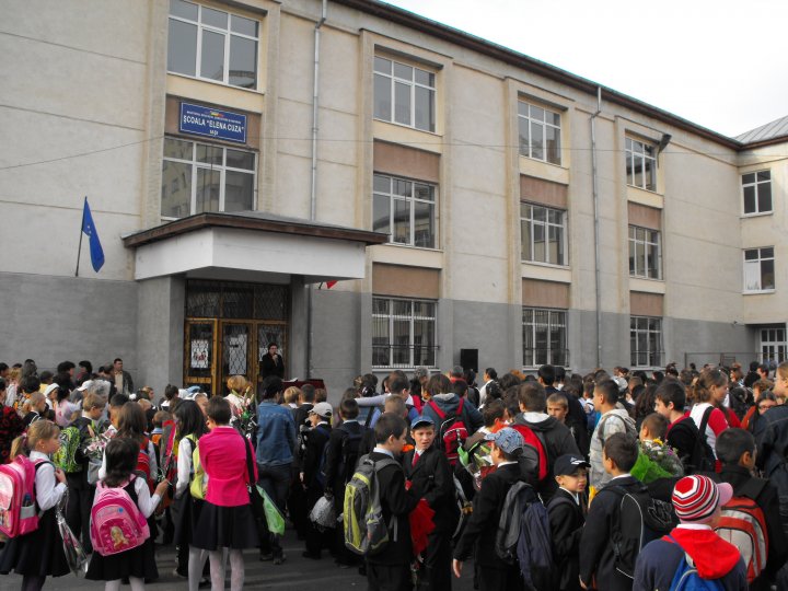 3 milioane de elevi incep astazi scoala. Ce schimbari aduce noul regulament dat de Ministerul Educatiei