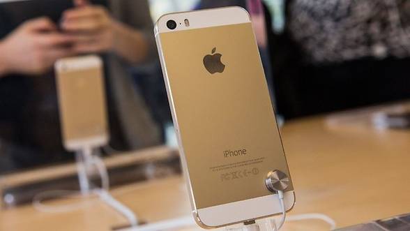Un iPhone 5S auriu s-a vandut pe eBay contra sumei de 10.100 dolari
