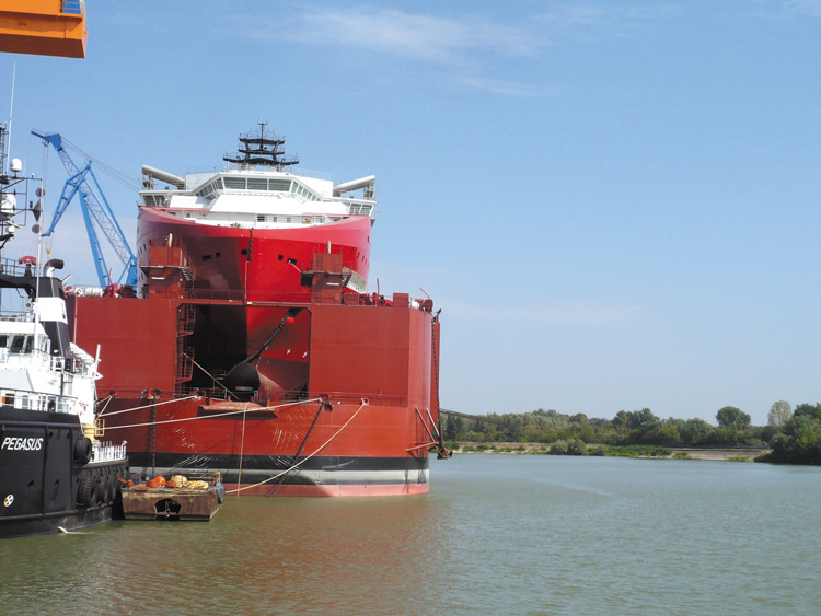 Cea mai mare navă construită în şantierul naval de la Tulcea