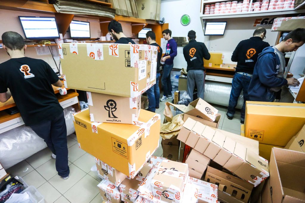 Ce-si doresc clientii romani cand e sa primeasca un produs comandat pe internet. PLUS: Sfaturi pentru antreprenorii care vor ca logistica magazinului online sa mearga “ceas”