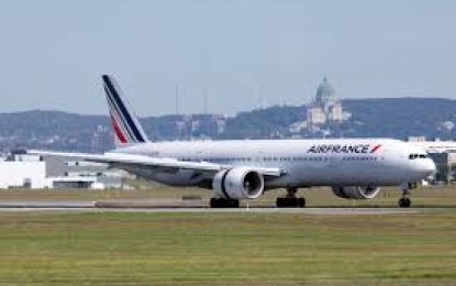 Două avioane Air France, DEVIATE spre aeroporturi din SUA şi Canada după ameninţări cu bombă