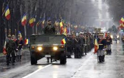 ZIUA NAŢIONALĂ: Parada militară de 1 Decembrie, în prezenţa a 10.000 de persoane. Preşedintele Klaus Iohannis, prezent în Piaţa Constituţiei