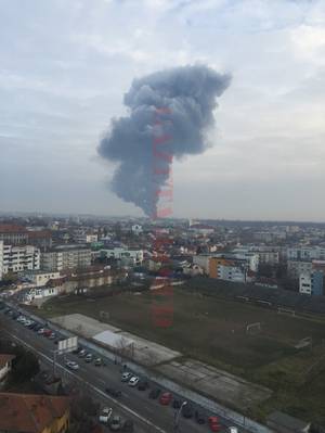 Incendiu puternic în Targul Municipal Zilnic din Craiova