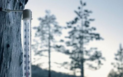 Avertizarea medicilor: Chiar dacă e cald, nu renunţaţi la hainele de iarnă. Acesta este motivul.