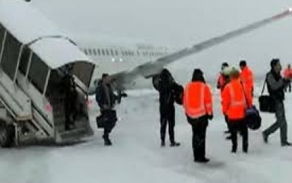 Incident aviatic la Cluj. Un avion al Blue Air cu 116 pasageri a ieşit de pe pista la aterizare din cauza zăpezii