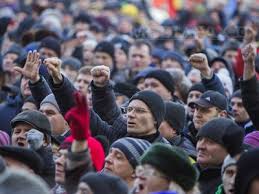 PROTESTELE de la Chişinău: Zeci de mii de oameni au ieşit în stradă. Protestatarii au dat un ultimatum pentru alegeri anticipate