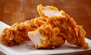 A fost făcută publică reţeta puiului crispy de la KFC