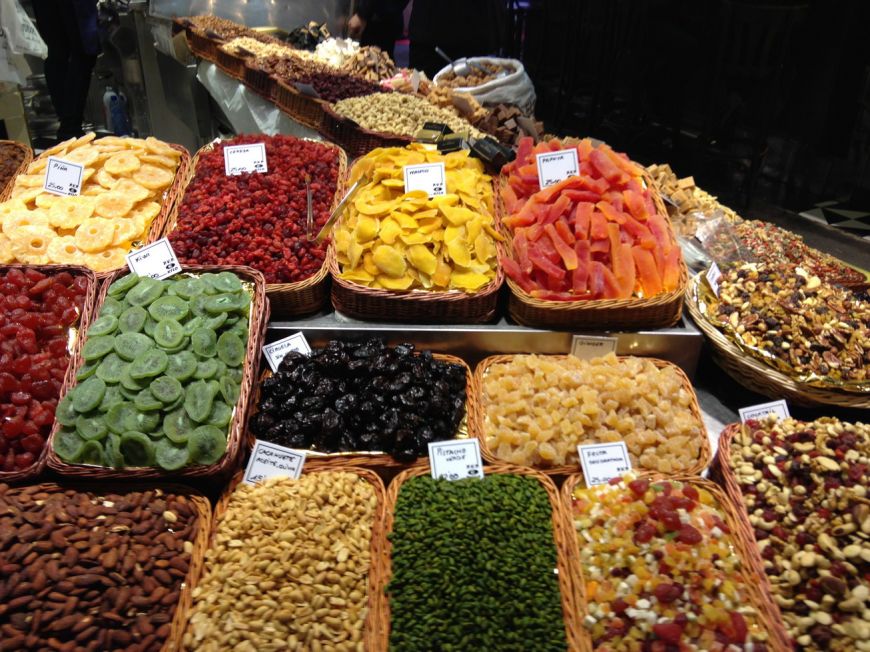 DE VEGHE PRIN CÂRCIUMI: SĂ MĂNÂNCI CA UN ARAB, SĂ BEI CA UN GREC ȘI SĂ SIMȚI CA UN INDIAN!