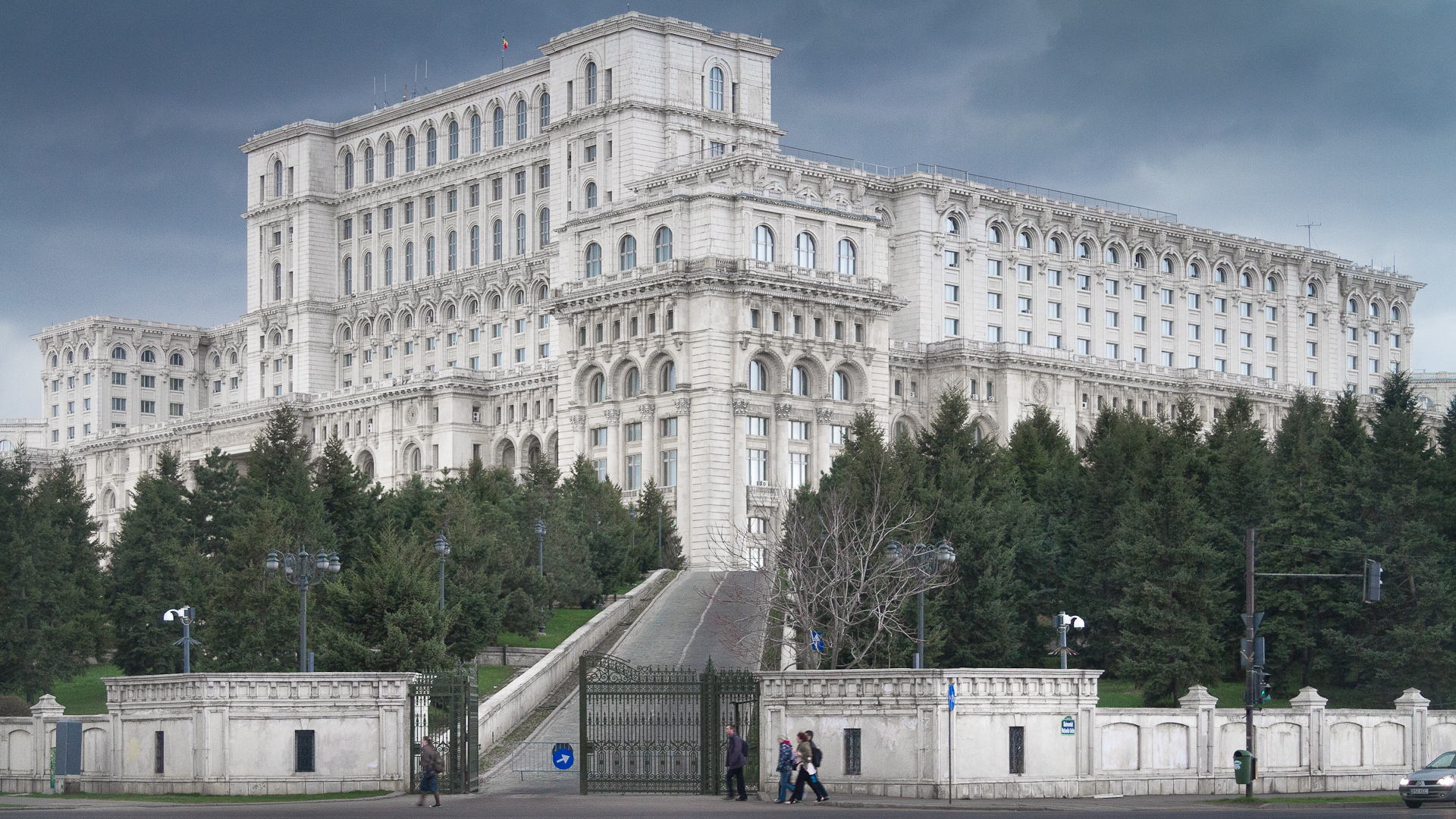 Un site prestigios din străinătate denumeşte Palatul Parlamentului ”o construcţie la superlativ”. Ce îl face atât de ”special”- GALERIE FOTO