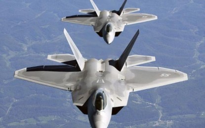 Avioane militare au escortat o aeronavă de pasageri care nu putea fi identificată, în Israel