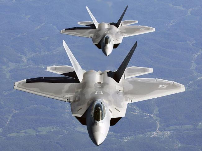 Avioane militare au escortat o aeronavă de pasageri care nu putea fi identificată, în Israel