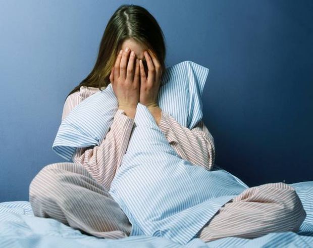 Adolescentă de 15 ani, bătută și violată de doi minori și un bătrân!