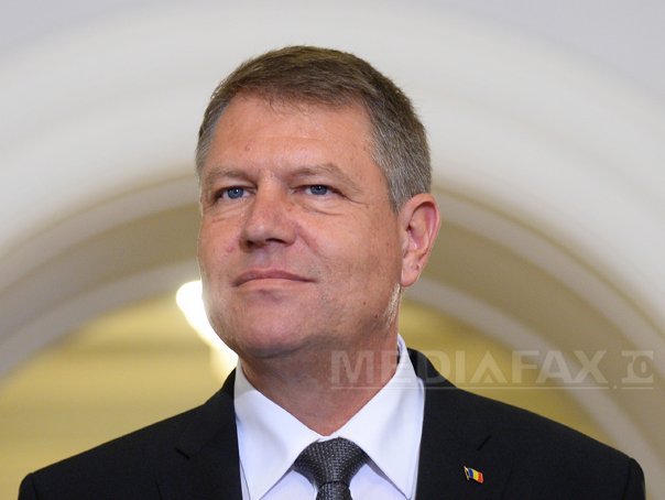 Declaraţia de avere a lui Iohannis: Preşedintele, mai sărac cu o casă, dar mai bogat cu 83.000 lei obţinuţi din vânzarea cărţilor