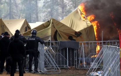 Incendiu într-o tabără ilegală de refugiaţi din Berlin: Şase persoane au fost rănite