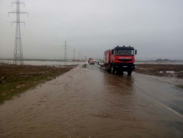 Ultima Ora : TRAFIC în condiţii de iarnă pe multe drumuri din ţară/ DN25 Galaţi – Tecuci, închis în continuare din cauza apei de pe carosabil