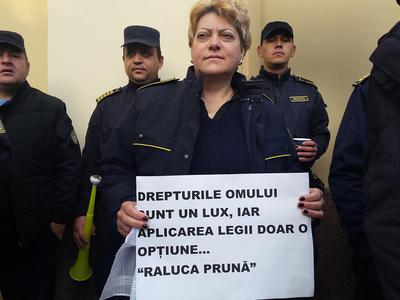 100 de angajaţi din Penitenciarul Colibaşi protestează. Ei cer demiterea ministrului Justiţiei
