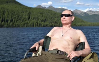 Vacanţa lui Vladimir Putin, în imagini. Kremlinul face publice fotografii cu liderul rus pe jumătate dezbrăcat | GALERIE FOTO