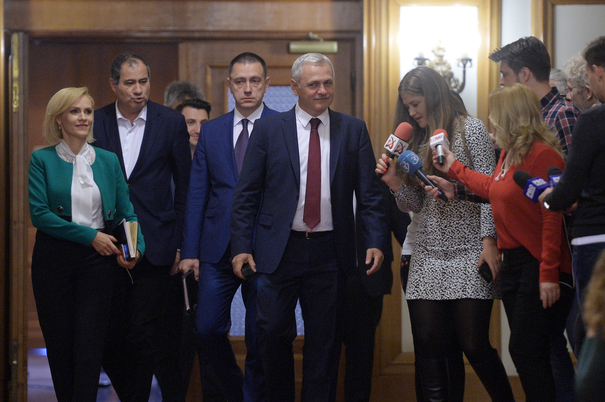 Coaliţia de guvernare pregăteşte interzicerea cumulării, la stat, a pensiei cu salariul. Tăriceanu: Evident măsura nu trebuie luată numai pentru cei care se pensionează acum, ci pentru toată lumea