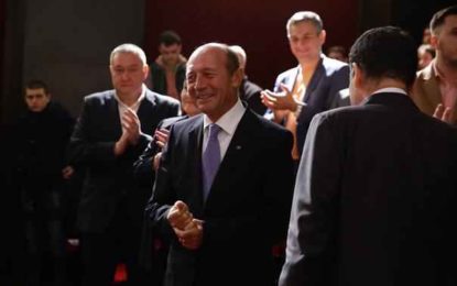 Băsescu îşi intră în rolul de PREŞEDINTE de onoare al partidului unionist din Republica Moldova: Românii nu pot trăi despărţiţi de Prut la nesfârşit