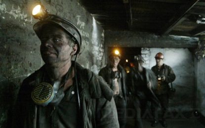 MINERII prinşi în mina Lupeni. Echipele de salvare au reuşit să ajungă la al doilea miner blocat. Ministrul Energiei: Primul miner salvat este conştient/ UPDATE: Unul dintre mineri este fotbalistul Raul Cişmaşiu | FOTO