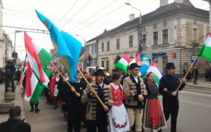 Discuţii aprinse la Senat pe tema Zilei Maghiarilor, proiect pe care UDMR îl temporizează. Băsescu: Le-am spus câtă autonomie au la Caracal, atât vor avea şi la Sf. Gheorghe