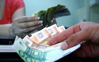 Insistenţa Guvernului asupra revoluţiei fiscale sperie investitorii: Cursul leu/euro a sărit de 4,63 lei în şedinţa interbancară