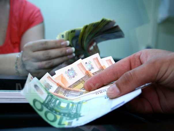 Insistenţa Guvernului asupra revoluţiei fiscale sperie investitorii: Cursul leu/euro a sărit de 4,63 lei în şedinţa interbancară