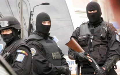 Traficanţi care vindeau cannabis, ecstasy şi amfetamină în licee din Bucureşti şi Ilfov, reţinuţi de DIICOT