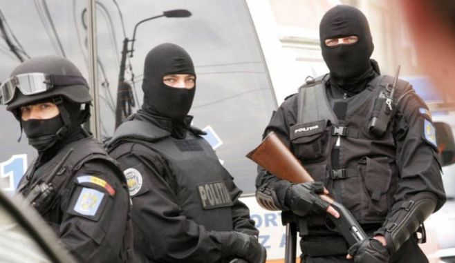 Traficanţi care vindeau cannabis, ecstasy şi amfetamină în licee din Bucureşti şi Ilfov, reţinuţi de DIICOT