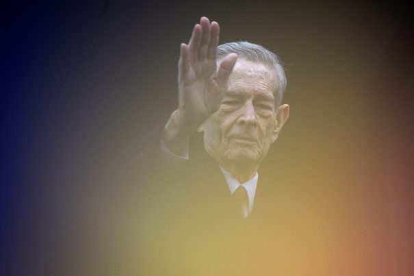 A murit Regele Mihai I la vârsta de 96 de ani. Guvernul a decretat trei zile de doliu naţional/ Principesa Margareta: Am pierdut, ca voi toţi, un părinte. Voi continua să servesc poporul român