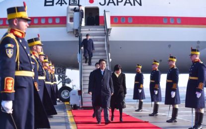 Euronews: Este cineva? Vizita lui Shinzo Abe în România intervine în cel mai prost moment