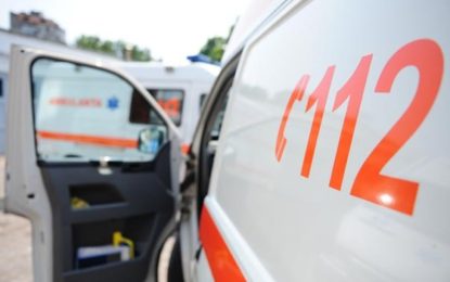 Patru oameni au ajuns la spital după ce o maşină condusă de un şofer băut a lovit o altă maşină, în 2 Mai