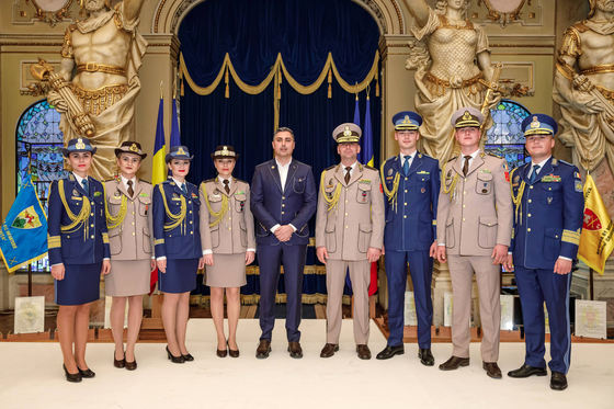 Noile propuneri de uniforme pentru militarii români, prezentate de Ministerul Apărării. Acestea au fost create de un celebru designer | FOTO