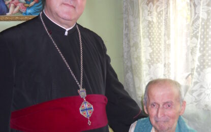 Protopopul Zalăului, Cătălin Lucaci, găsit spânzurat în casa parohială chiar de tatăl său Citeşte întreaga ştire: Protopopul Zalăului, Cătălin Lucaci, găsit spânzurat în casa parohială chiar de tatăl său