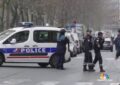 Luare de ostatici în Paris: Un bărbat înarmat cu un cuțit a capturat două femei. Negocieri, în desfășurare de mai bine de 5 ore  Citeşte întreaga ştire: Luare de ostatici în Paris: Un bărbat înarmat cu un cuțit a capturat două femei. Negocieri, în desfășurare de mai bine de 5 ore
