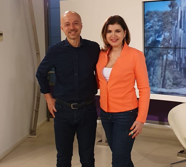Sunt oameni care îşi doresc foarte mult să îşi schimbe viaţa. Şi oameni care chiar o fac.  Andrei Roșu este sportiv de anduranță și multiplu recordman mondial, fiind primul om care a alergat 7 maratoane și 7 ultramaratoane pe cele 7 continente.